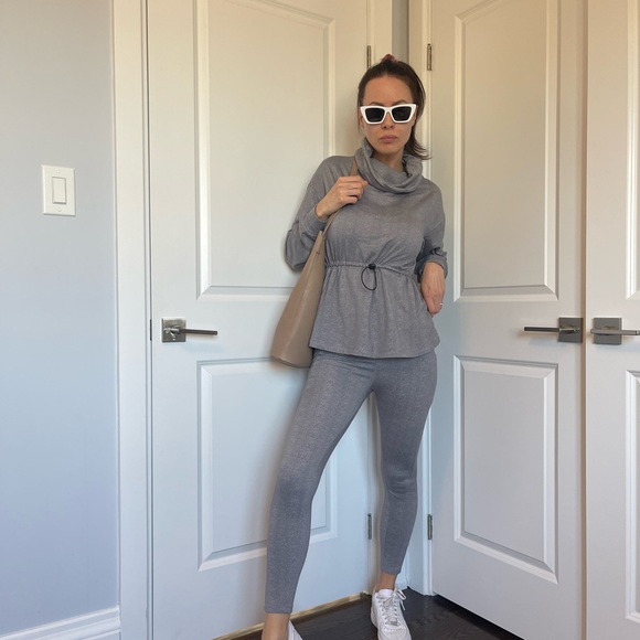 Two piece leggings and turtle neck - Picture 4 of 13